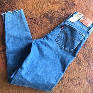 🆕 {Levi’s} 720 High Rise Super Skinny Jeans.